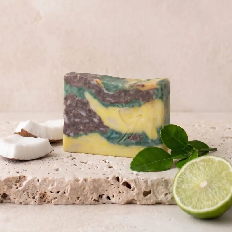 Jabón Artesanal de Coco & Lima: Tropical, Emoliente y Refrescante