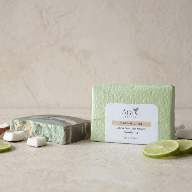 Jabón Artesanal de Coco & Lima: Tropical, Emoliente y Refrescante - Ara Jabones