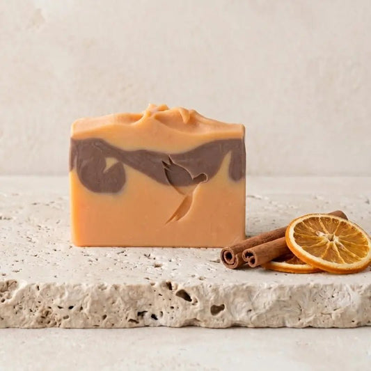 Jabón Artesanal de Naranja Dulce y Canela: Energizante y Revitalizante - Ara Jabones